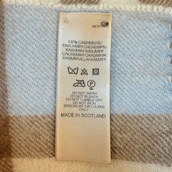 Burberry 100% Cashmere Scarf 🏴– Made in Scotland – Light Blue Check - Picture 13 of 17